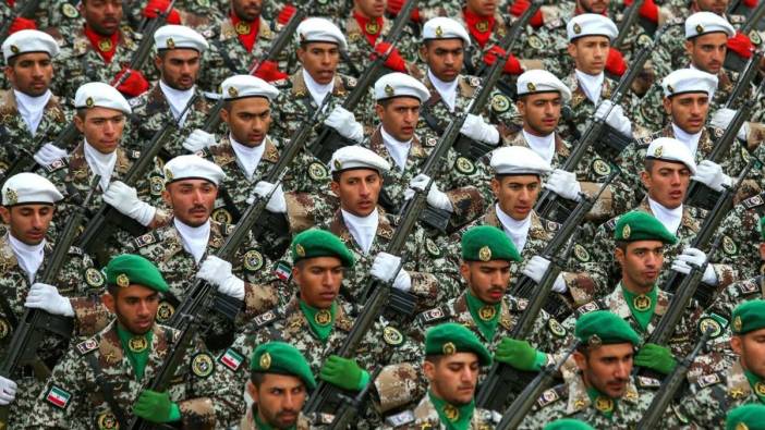 İran'da Devrim Muhafızları'na ait askeri tesisle iki karakola eş zamanlı saldırı