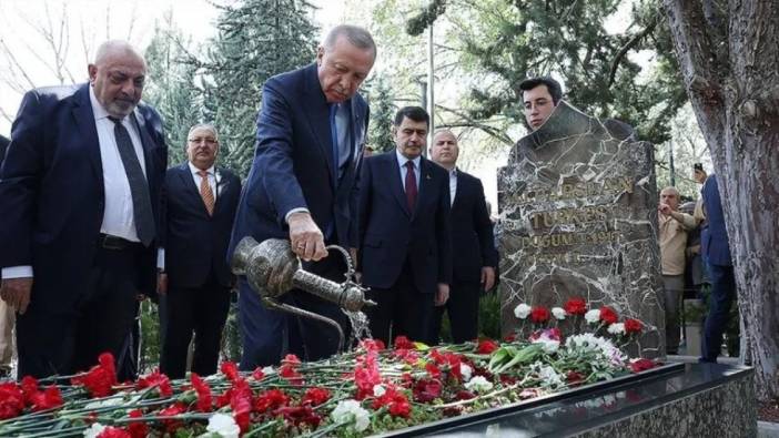 Erdoğan Alparslan Türkeş'in kabrini ziyaret etti
