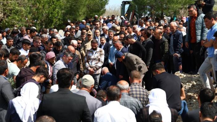 Beşiktaş'taki yangında hayatını kaybeden Ahmet Kartal, memleketi Şırnak'ta toprağa verildi