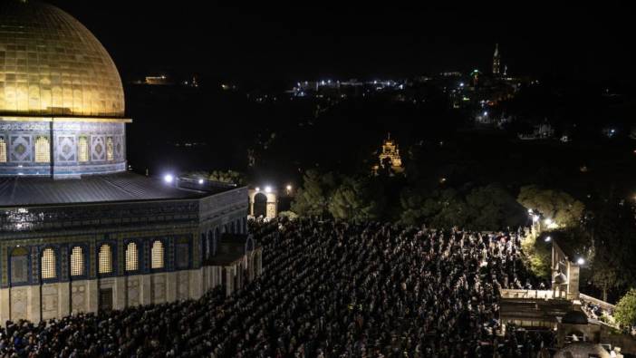 İsrail polisi Mescid-i Aksa'da Kadir Gecesi'nde ibadet edenlere saldırdı