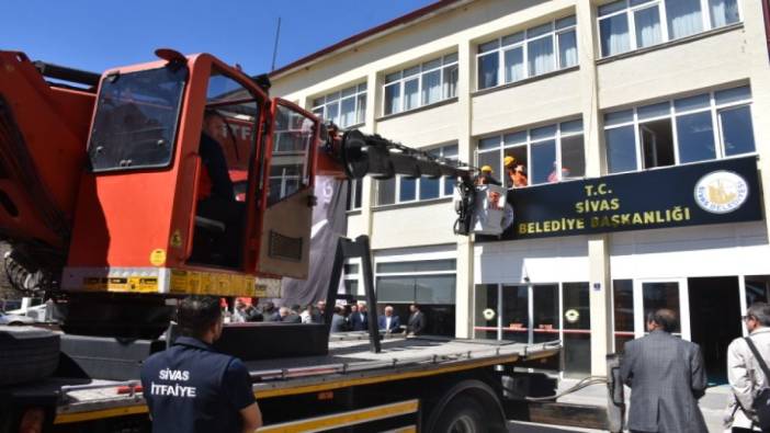 Sivas Belediyesi’nin tabelasına 'T.C.' ibaresi eklendi