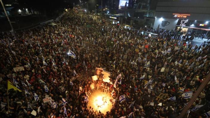 İsrail’de 100 bin kişi Netanyahu’ya istifa çağrısında bulundu
