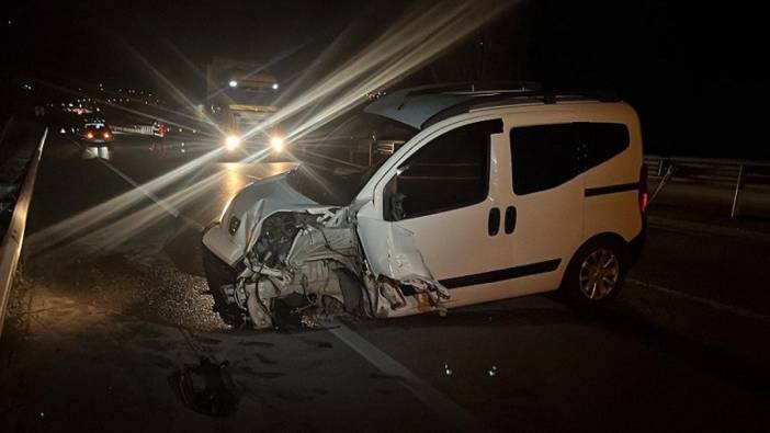 Kastamonu'da bariyerlere çarpan aracın sürücüsü yaralandı