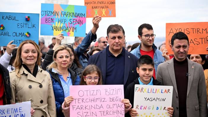İzmir'de otizme farkındalık için yürüyüş düzenlendi