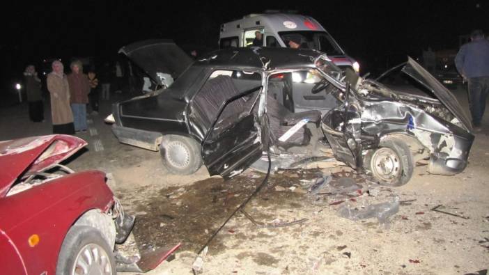 Kütahya'da araçları hurdaya döndüren kaza: 5 yaralı