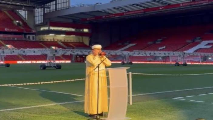 Liverpool'un Stadyumu Anfield Road'da ramazan etkinliği olarak ezan okundu