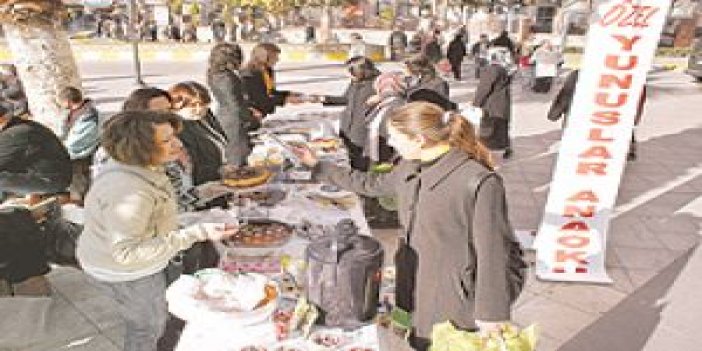 Kermes gelirini Mehmetçik Vakfı'na bağışladılar