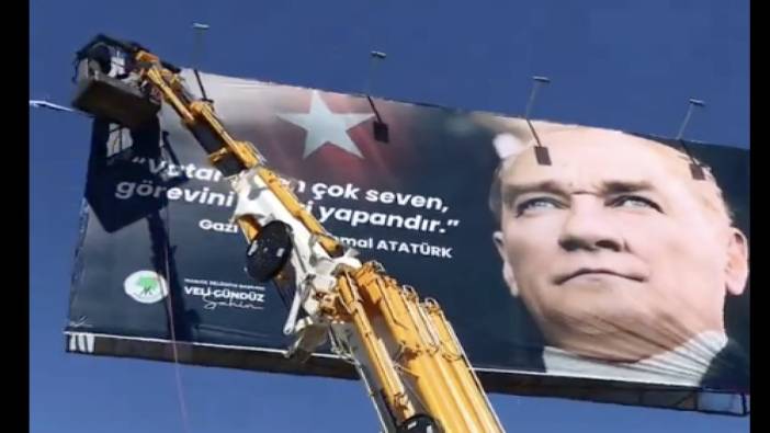 Mamak'ın AKP'den CHP'ye geçmesiyle panolara Atatürk posterleri asıldı