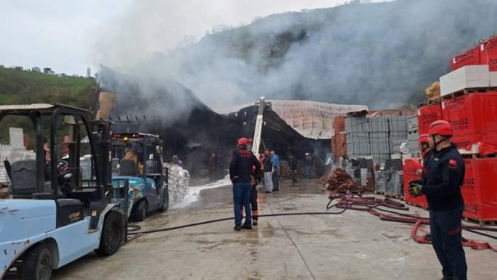 Trabzon'da yapı malzemeleri satışı yapan iş yerinde yangın