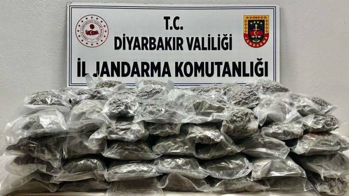 Diyarbakır'da durdurulan araç uyuşturucu deposu çıktı
