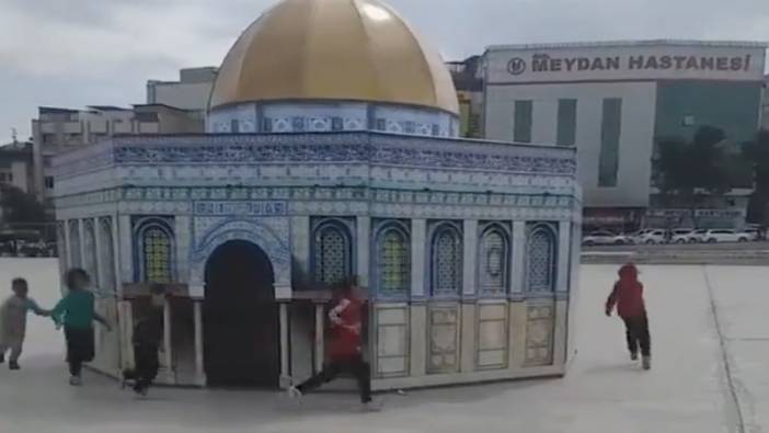 Şanlıurfa'daki Rabia Meydanı'na Mescid-i Aksa maketi konuldu