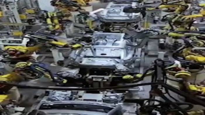 Çin'deki otonom elektrikli araba fabrikasında 1000'den fazla robot çalışıyor