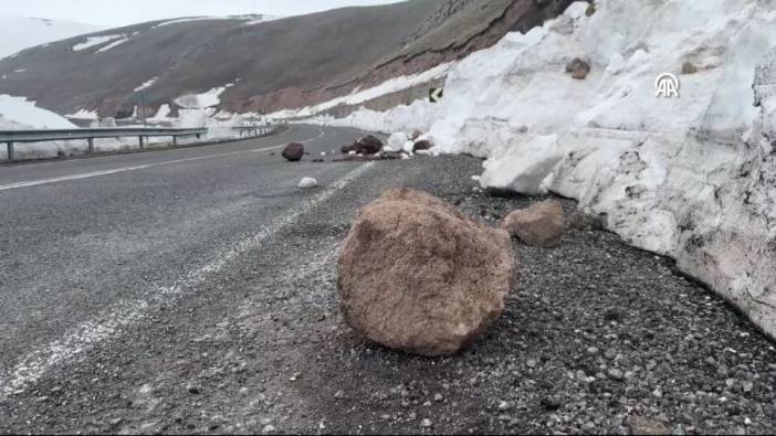 Dev kayalar sürücülerin kâbusu oldu! Bu yolu kullanacak olanlar dikkat