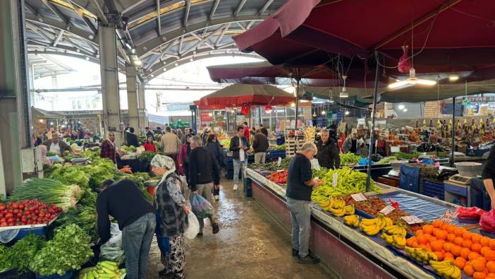 Semt pazarı boş mallar tezgahta kaldı