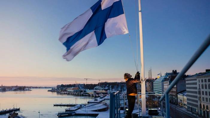 Finlandiya Rusya sınırlarını kapıyor