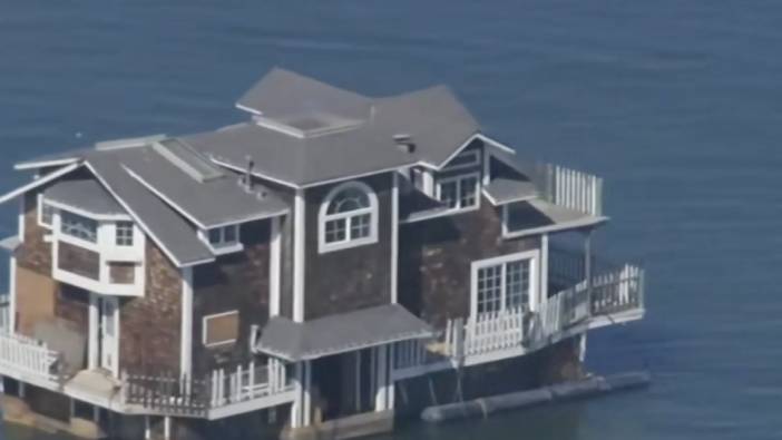 San Francisco Körfezi'nde sürüklenen 2 katlı evin gizemi çözüldü