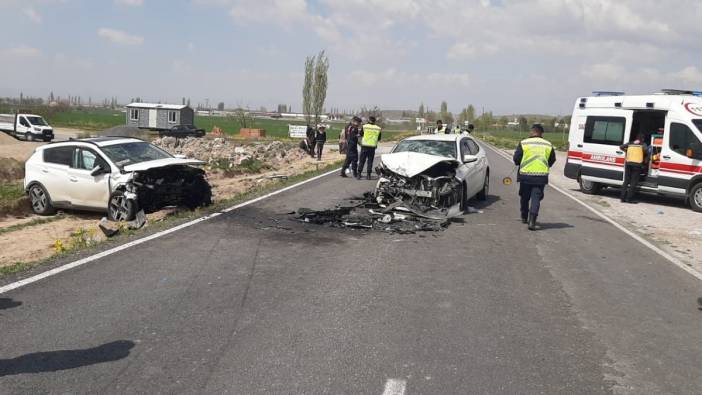 Kayseri'de otomobiller kafa kafaya girdi: 7 yaralı