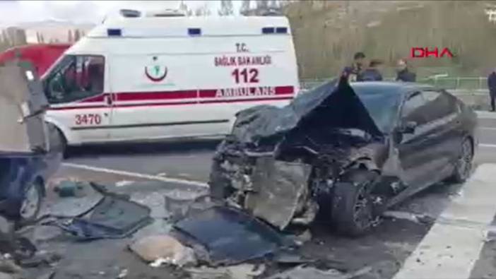 Malatya'da 2 otomobil kafa kafaya çarpıştı. 3 ölü, 5 yaralı