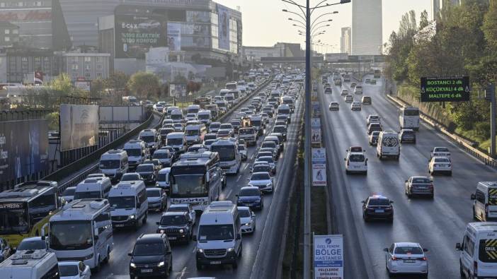İstanbul normala döndü. Tatil sonrası trafik şişti