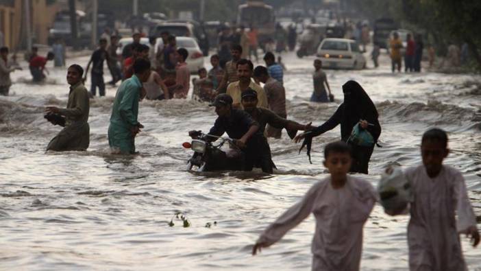 Pakistan’daki sel ve yıldırımlarda 43 kişi öldü