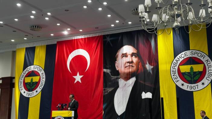 Fenerbahçe marşıyla kürsüye çıkan Şekip Mosturoğlu adaylığını açıkladı