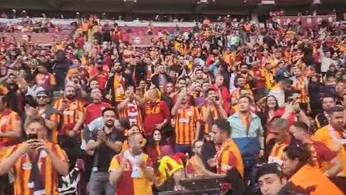 Galatasaray taraftarı ismini duyunca ayaklandı. Tüm stat aynı anda bağırdı