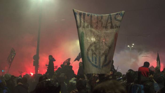 Inter taraftarı Milano'yu yaktı