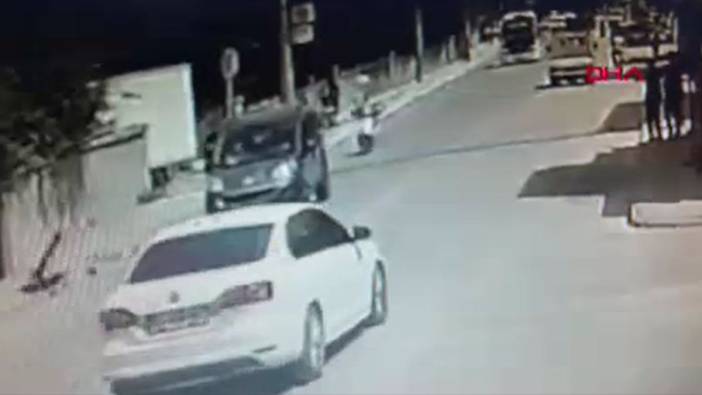Bursa’da hafif ticari aracın çocuğa çarptığı kaza kamerada