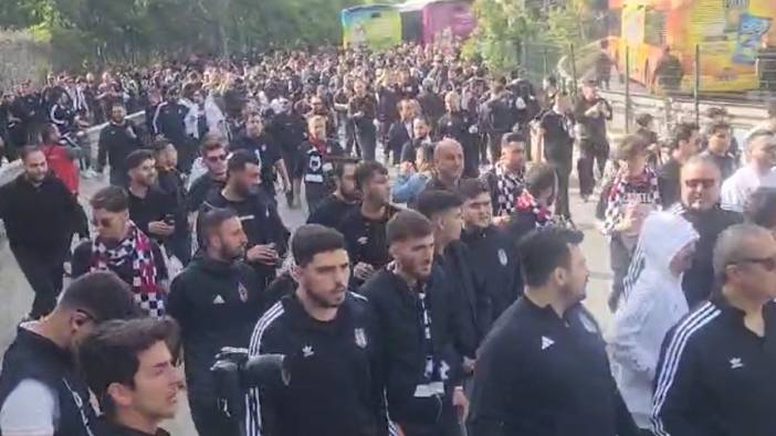 Beşiktaş taraftarı Kadıköy'ü inletti. Fenerbahçe'ye seslendi