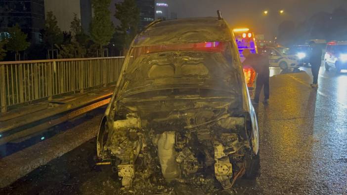 Ümraniye TEM Otoyolu’nda hafif ticari araç alev alev yandı