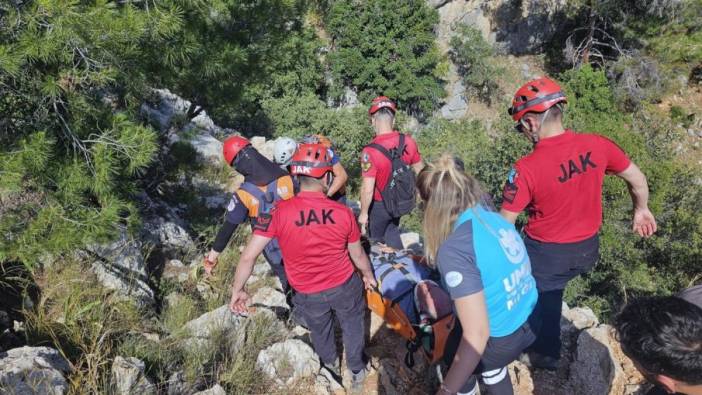 Likya Yolu'nda düşen yaşlı turisti JAK timleri kurtardı