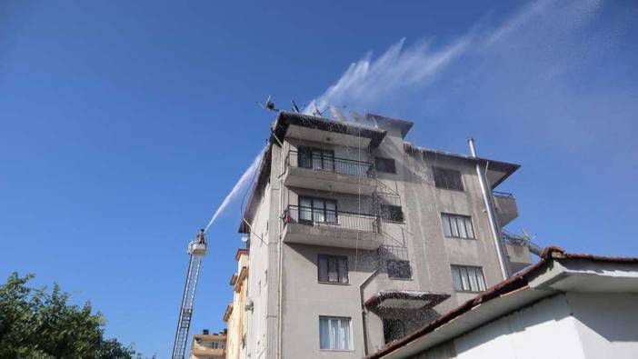Muğla Ortaca'da 5 katlı binada çıkan yangın paniğe neden oldu