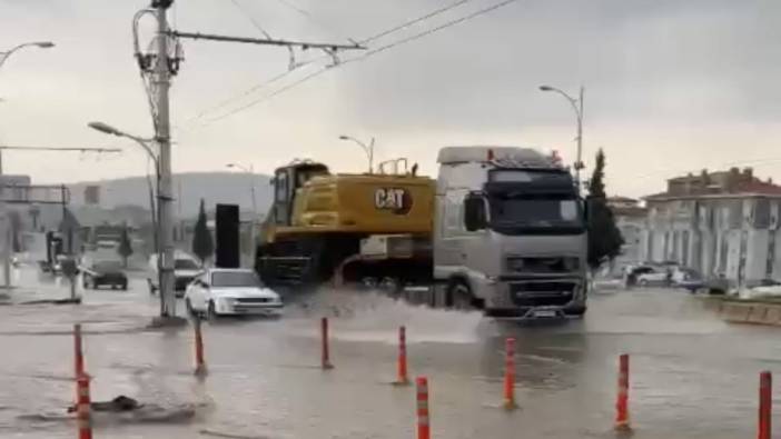 Malatya'da yollar gölle döndü