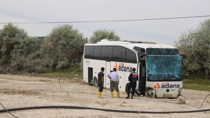 Kayseri'de yoldan çıkan yolcu otobüsü tarlaya girdi: 4 yaralı