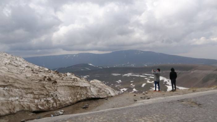 Nemrut Krater Gölü'ne ziyaretçi akını