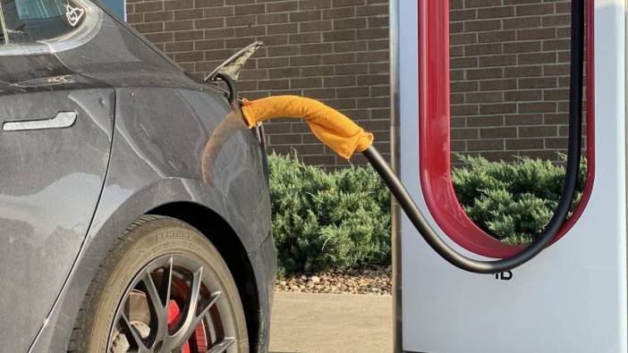 Tesla sürücüleri şarj süresini hızlandırmak için ıslak havlu kullanıyor!