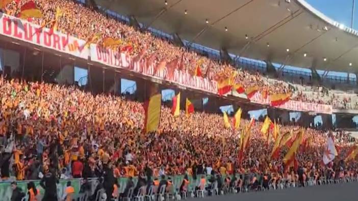 Atatürk Olimpiyat Stadyumu sarı kırmızıya büründü. Taraftar stadı inletti