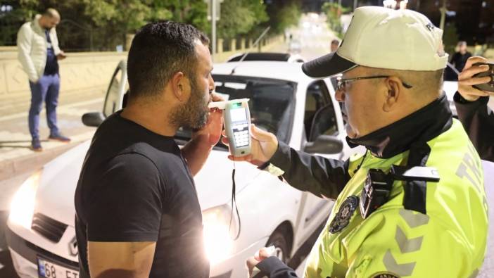 'Alkol yok ki baba' diyen sürücü hem alkollü hem de ehliyetsiz çıktı