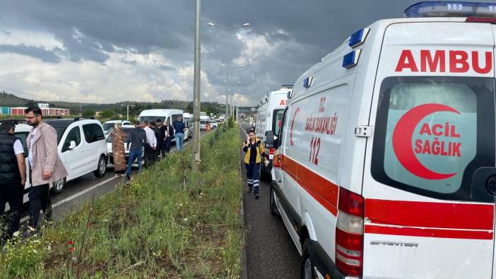 Diyarbakır'da 8 araçlı zincirleme kaza