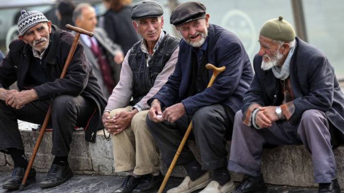 Uzman isim zam bekleyen emekliye kara haberi verdi. Emeklileri bekleyen 2 büyük tehlike