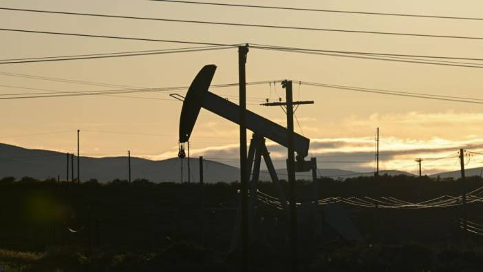 Brent petrolün varil fiyatı 83 doların altına geriledi