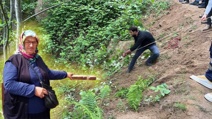 Çayeli’nde otomobil uçuruma yuvarlandı: 1 ölü, 4 yaralı