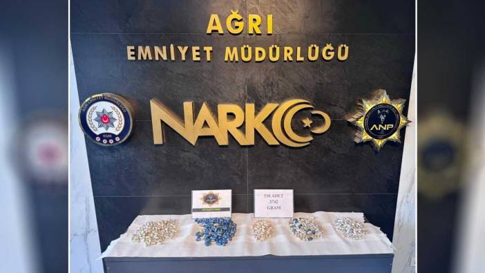 Ağrı'da 5 İranlının midelerinden 3 kilo 742 gram uyuşturucu çıktı