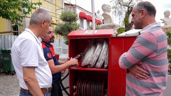 İzmir itfaiyesi turizm bölgelerine özel yangın dolabı yerleştirdi