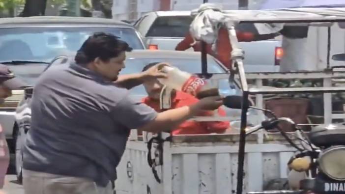 Bir şişe kola ile yanan motoru söndürmeye çalıştı