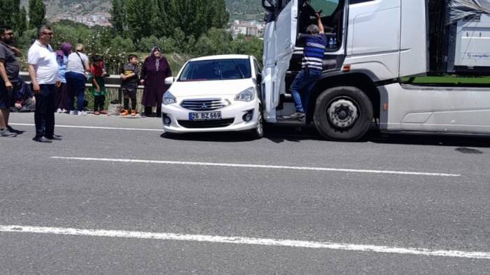 Bozüyük'te kamyon otomobile çarptı: 2 kişi yaralandı
