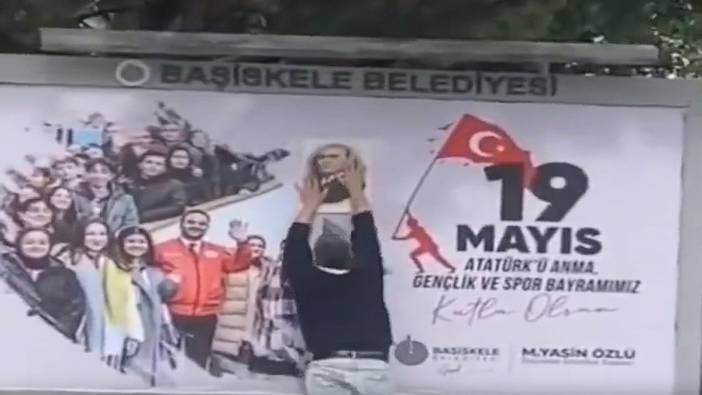 AKP’nin Atatürk’süz 19 Mayıs afişine vatandaş Atatürk portresi yapıştırdı