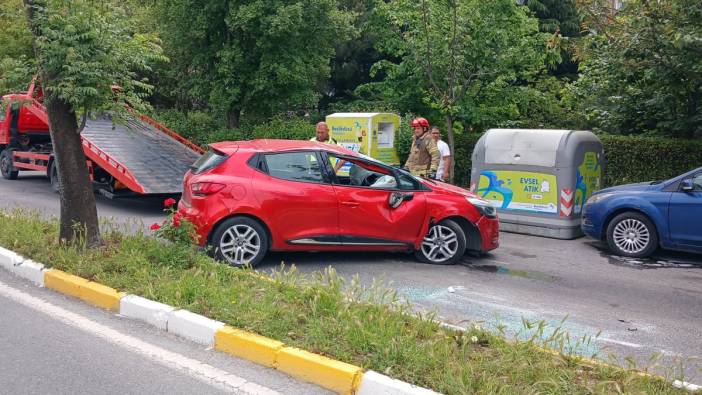 Park halindeki araçlara çarpan otomobil takla attı