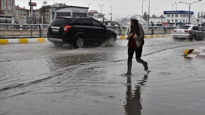 Meteoroloji’den 5 için kuvvetli yağış uyarısı! Yarın öğlen vuracak