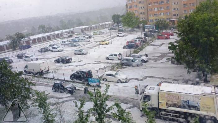 Polonya Gniezno'da şiddetli yağış ve dolu hayatı felç etti